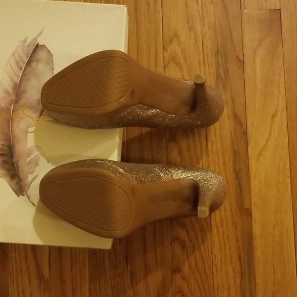 Jessica Simpson "Bette" platform high heel. Prom. 6.5M, Gold. Excellent condit… - Picture 6 of 10